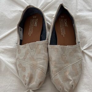 TOMS Cream Pineapple Pattern Slip-Ons